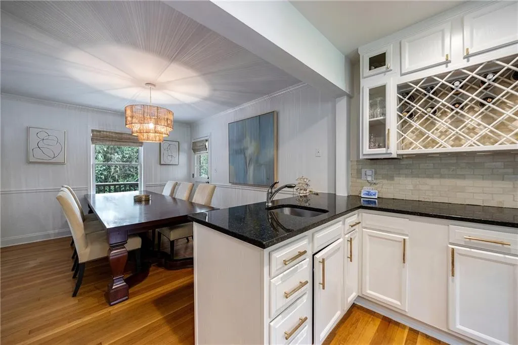 305 Montevallo Drive, Atlanta, Georgia 30342, 4 Bedrooms Bedrooms, ,3 BathroomsBathrooms,Residential,Sold,305 Montevallo Drive,7573266