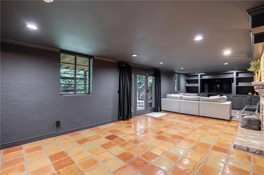 305 Montevallo Drive, Atlanta, Georgia 30342, 4 Bedrooms Bedrooms, ,3 BathroomsBathrooms,Residential,Sold,305 Montevallo Drive,7573266
