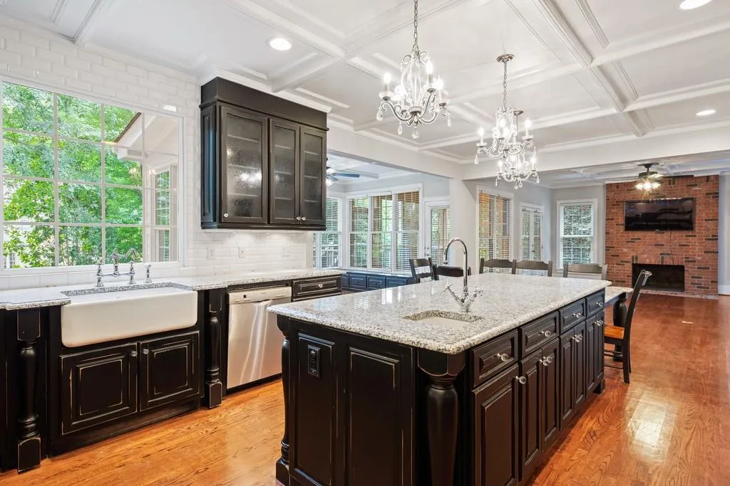 7590 S Spalding Lake Drive, Sandy Springs, Georgia 30350, 5 Bedrooms Bedrooms, ,4 BathroomsBathrooms,Residential,Sold,7590 S Spalding Lake Drive,6591308