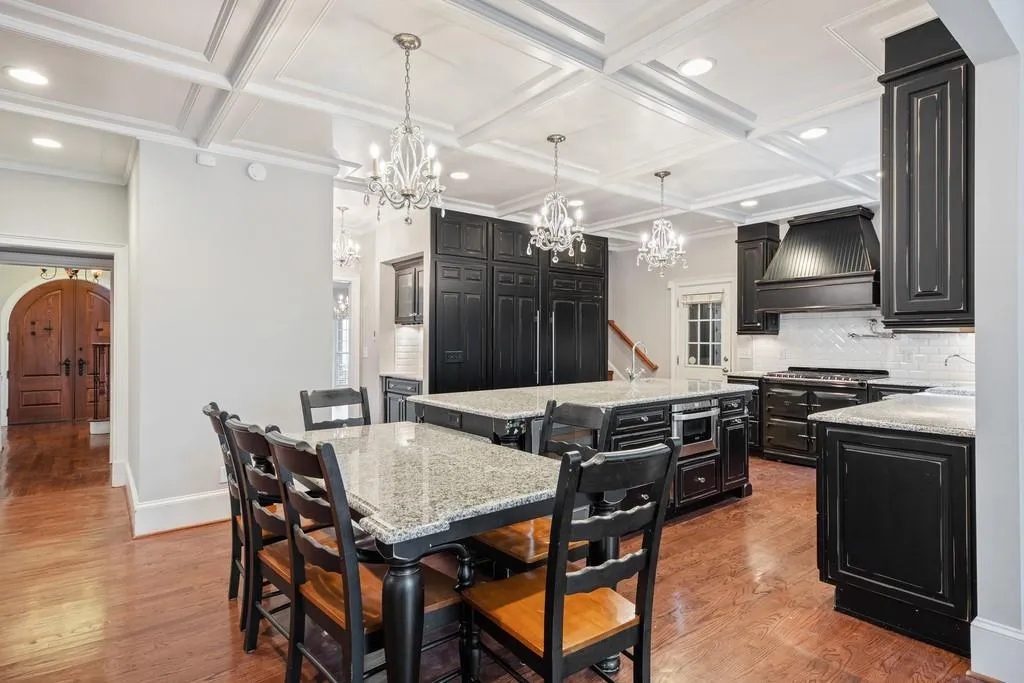 7590 S Spalding Lake Drive, Sandy Springs, Georgia 30350, 5 Bedrooms Bedrooms, ,4 BathroomsBathrooms,Residential,Sold,7590 S Spalding Lake Drive,6591308