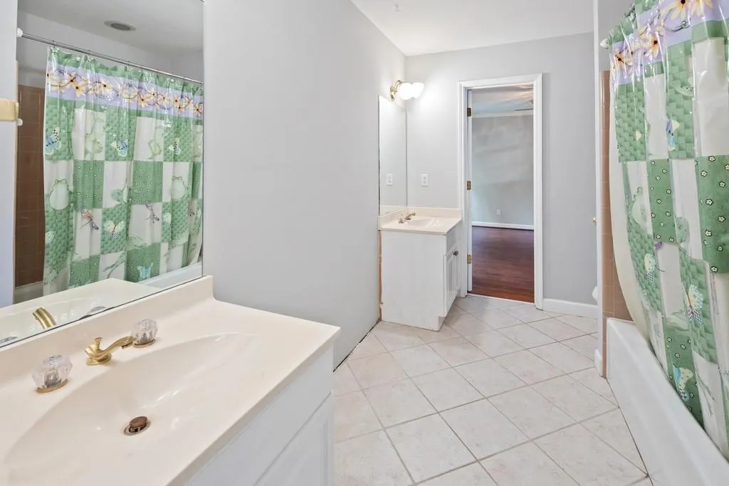 7590 S Spalding Lake Drive, Sandy Springs, Georgia 30350, 5 Bedrooms Bedrooms, ,4 BathroomsBathrooms,Residential,Sold,7590 S Spalding Lake Drive,6591308