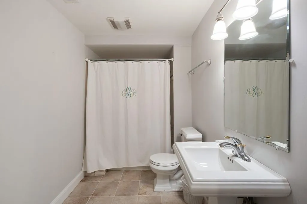 7590 S Spalding Lake Drive, Sandy Springs, Georgia 30350, 5 Bedrooms Bedrooms, ,4 BathroomsBathrooms,Residential,Sold,7590 S Spalding Lake Drive,6591308