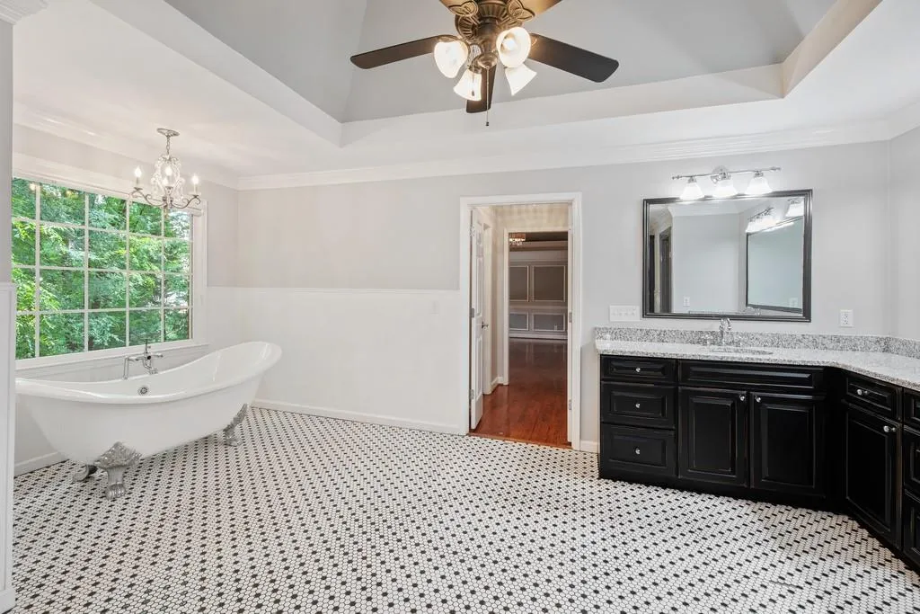 7590 S Spalding Lake Drive, Sandy Springs, Georgia 30350, 5 Bedrooms Bedrooms, ,4 BathroomsBathrooms,Residential,Sold,7590 S Spalding Lake Drive,6591308