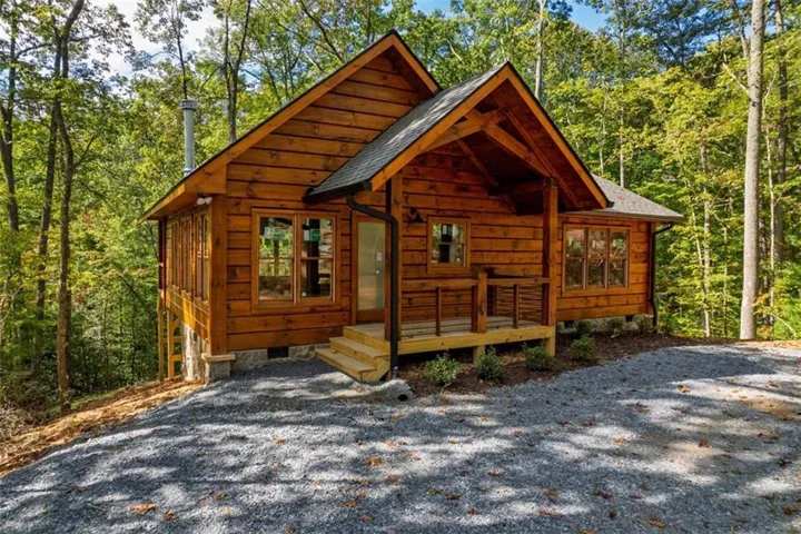 100 Crystal Oliver Lane, Blue Ridge, Georgia 30513