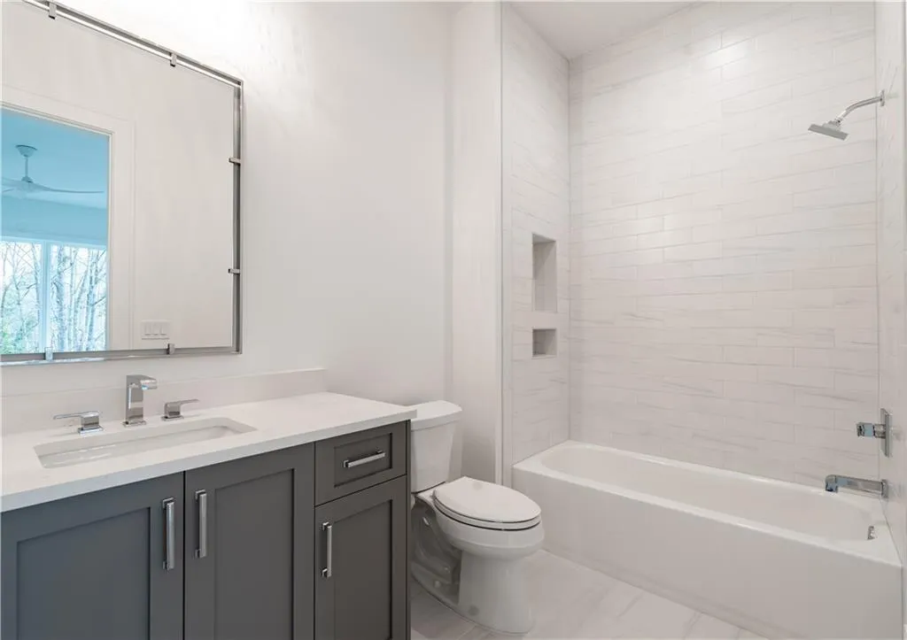 5211 Powers Ferry Road, Sandy Springs, Georgia 30327, 5 Bedrooms Bedrooms, ,6 BathroomsBathrooms,Residential,For Sale,5211 Powers Ferry Road,7579154