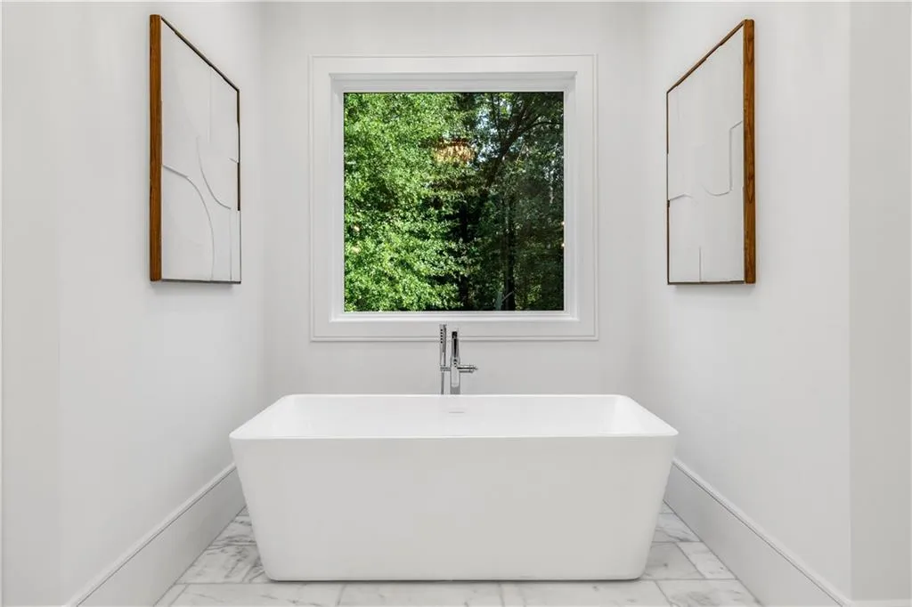 5211 Powers Ferry Road, Sandy Springs, Georgia 30327, 5 Bedrooms Bedrooms, ,6 BathroomsBathrooms,Residential,For Sale,5211 Powers Ferry Road,7579154
