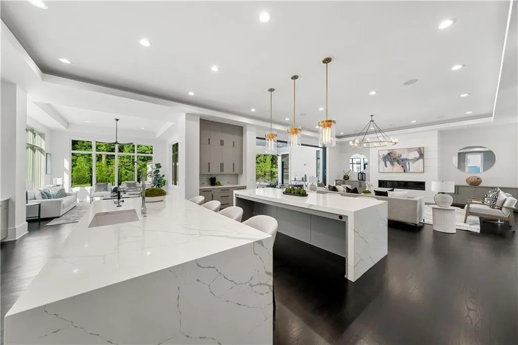 5211 Powers Ferry Road, Sandy Springs, Georgia 30327, 5 Bedrooms Bedrooms, ,6 BathroomsBathrooms,Residential,For Sale,5211 Powers Ferry Road,7579154