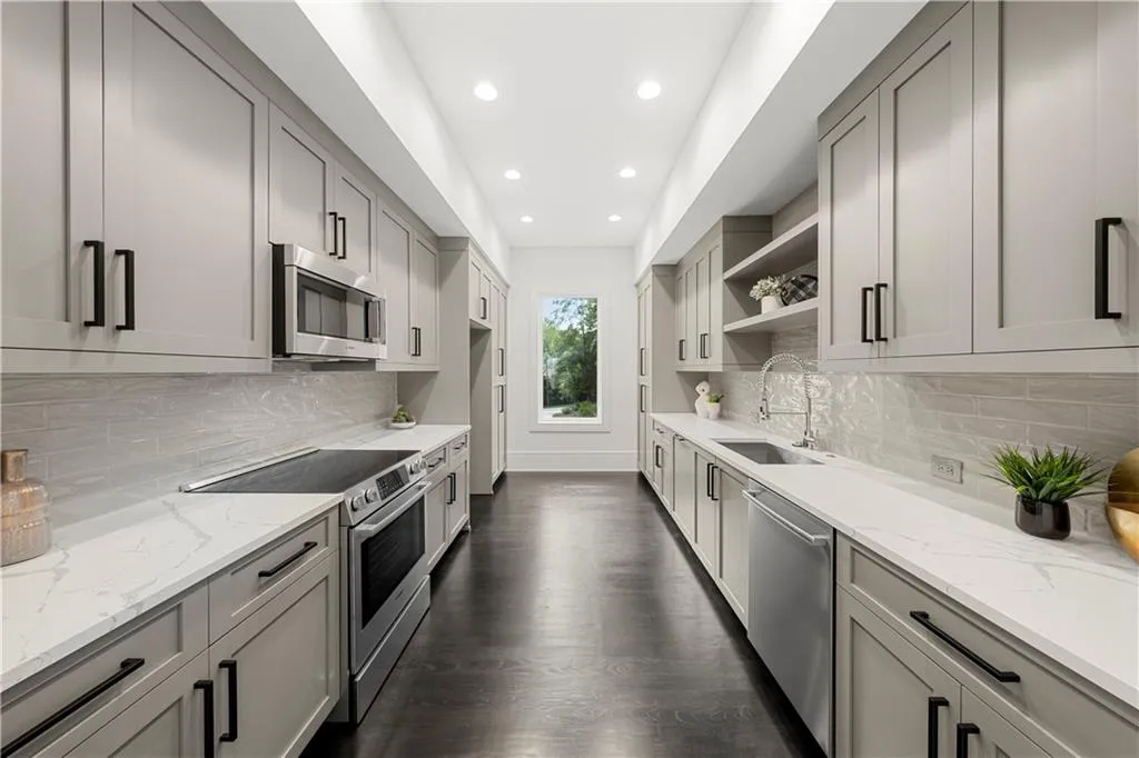 5211 Powers Ferry Road, Sandy Springs, Georgia 30327, 5 Bedrooms Bedrooms, ,6 BathroomsBathrooms,Residential,For Sale,5211 Powers Ferry Road,7579154