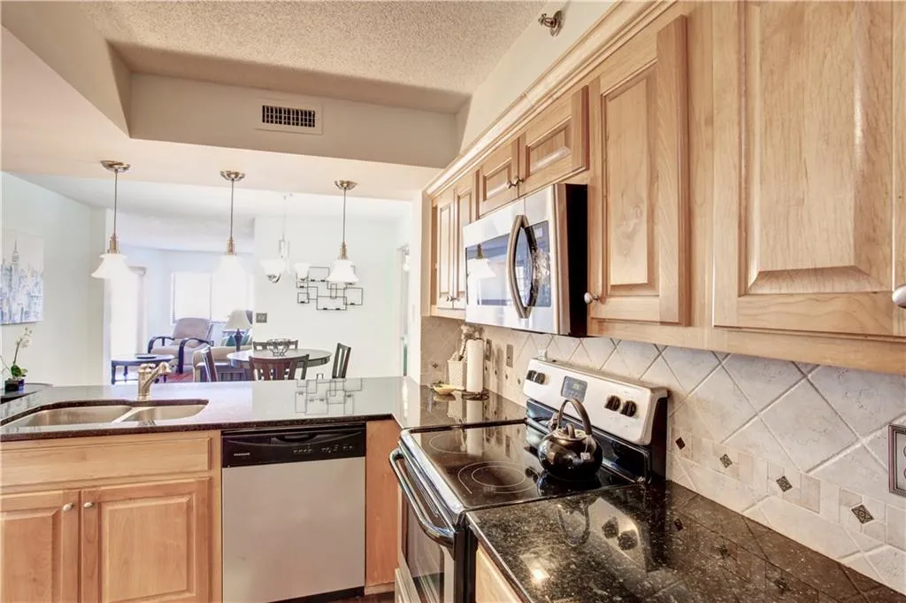 795 Hammond Drive Unit 413, Atlanta, Georgia 30328, 2 Bedrooms Bedrooms, ,2 BathroomsBathrooms,Residential,Sold,795 Hammond Drive Unit 413,5979793