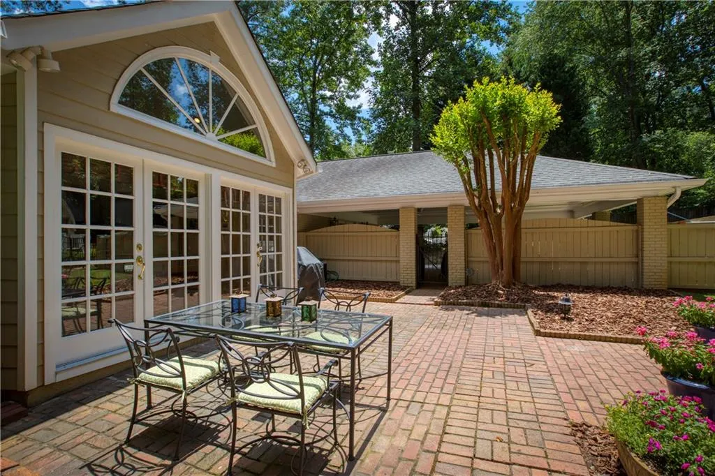 6344 Mountain Brook Way, Atlanta, Georgia 30328, 5 Bedrooms Bedrooms, ,4 BathroomsBathrooms,Residential,Sold,6344 Mountain Brook Way,6744439
