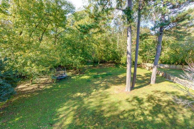 Enjoy total privacy in huge back yard!