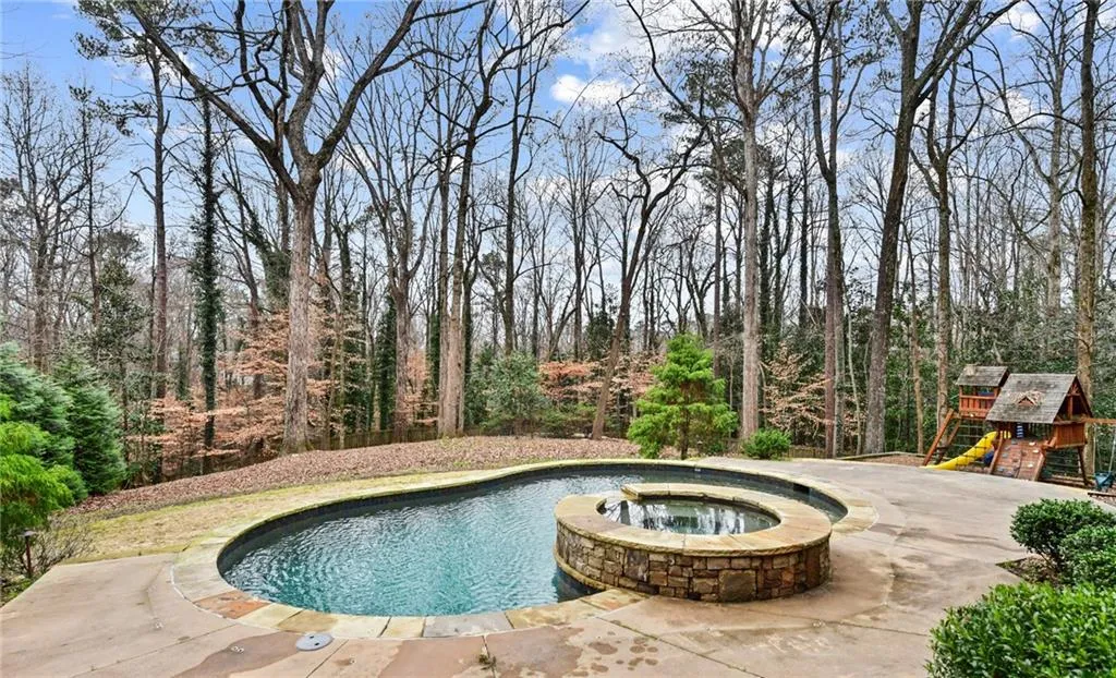 525 Forest Hills Drive, Atlanta, Georgia 30342, 6 Bedrooms Bedrooms, ,5 BathroomsBathrooms,Residential,Sold,525 Forest Hills Drive,6983709