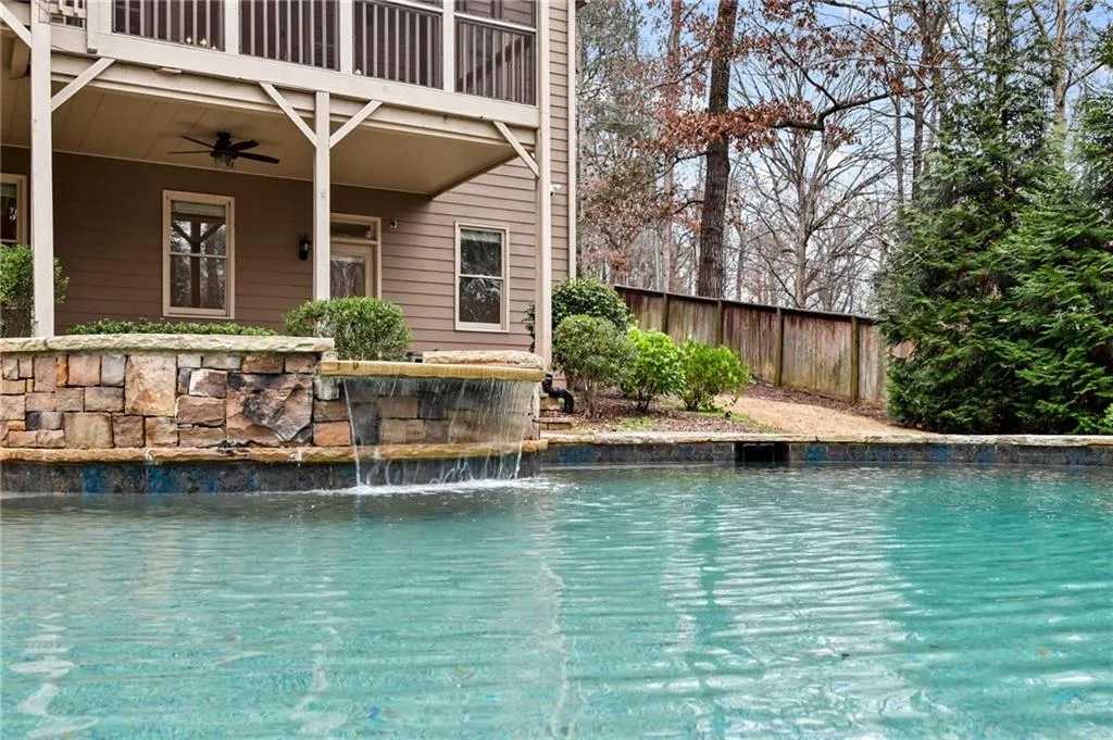 525 Forest Hills Drive, Atlanta, Georgia 30342, 6 Bedrooms Bedrooms, ,5 BathroomsBathrooms,Residential,Sold,525 Forest Hills Drive,6983709