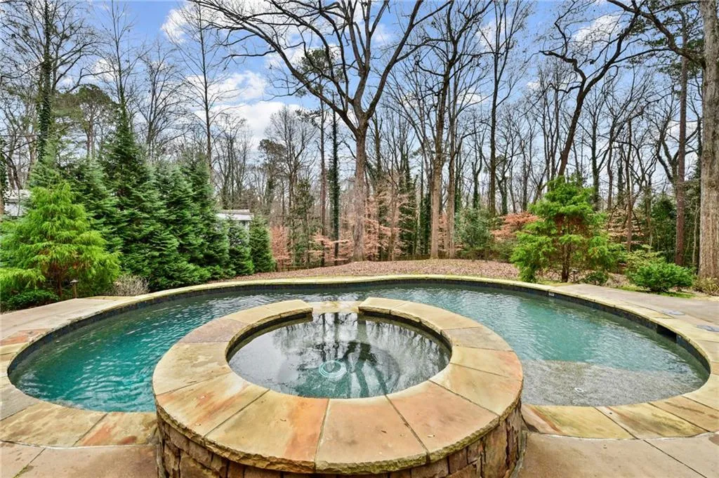525 Forest Hills Drive, Atlanta, Georgia 30342, 6 Bedrooms Bedrooms, ,5 BathroomsBathrooms,Residential,Sold,525 Forest Hills Drive,6983709