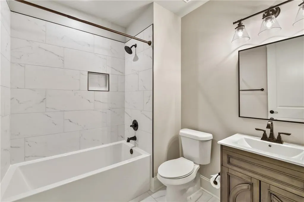 525 Forest Hills Drive, Atlanta, Georgia 30342, 6 Bedrooms Bedrooms, ,5 BathroomsBathrooms,Residential,Sold,525 Forest Hills Drive,6983709