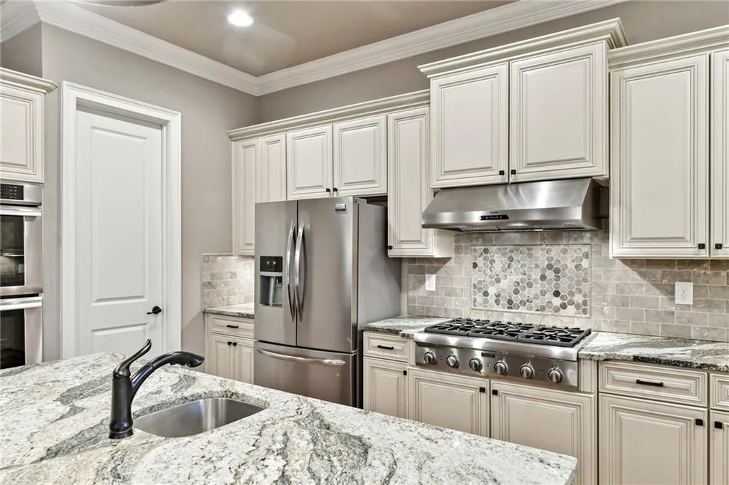 525 Forest Hills Drive, Atlanta, Georgia 30342, 6 Bedrooms Bedrooms, ,5 BathroomsBathrooms,Residential,Sold,525 Forest Hills Drive,6983709