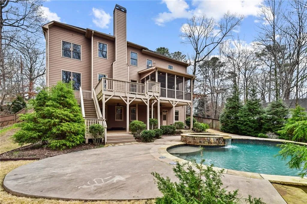525 Forest Hills Drive, Atlanta, Georgia 30342, 6 Bedrooms Bedrooms, ,5 BathroomsBathrooms,Residential,Sold,525 Forest Hills Drive,6983709