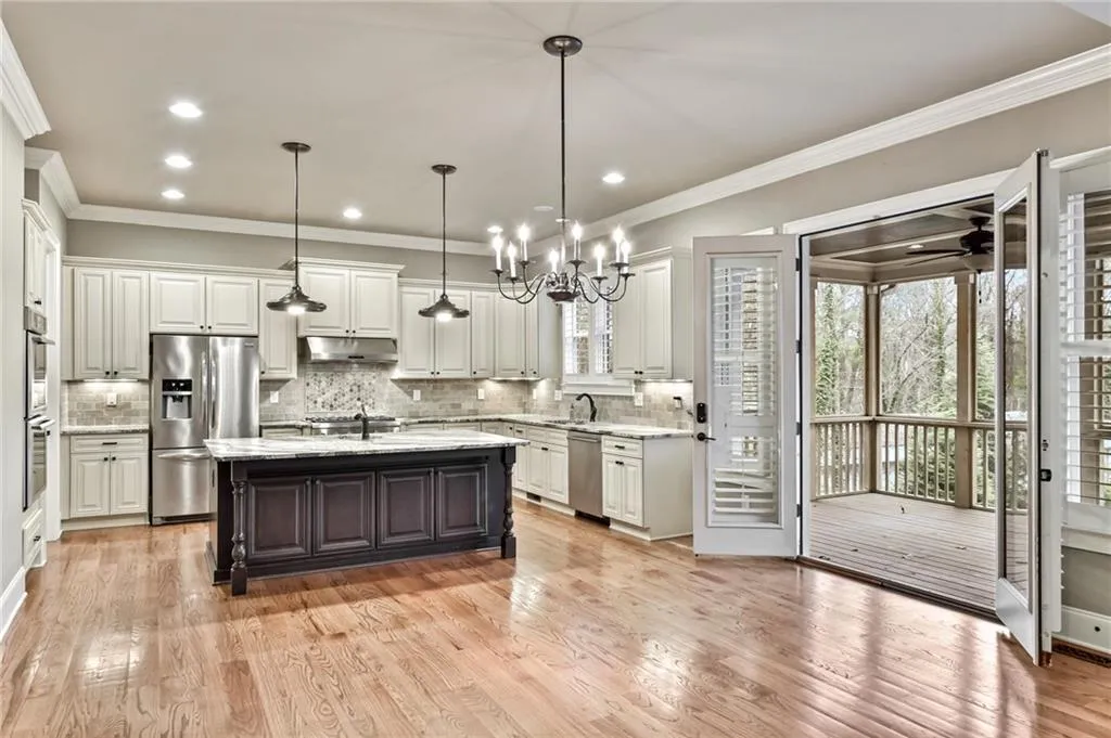 525 Forest Hills Drive, Atlanta, Georgia 30342, 6 Bedrooms Bedrooms, ,5 BathroomsBathrooms,Residential,Sold,525 Forest Hills Drive,6983709