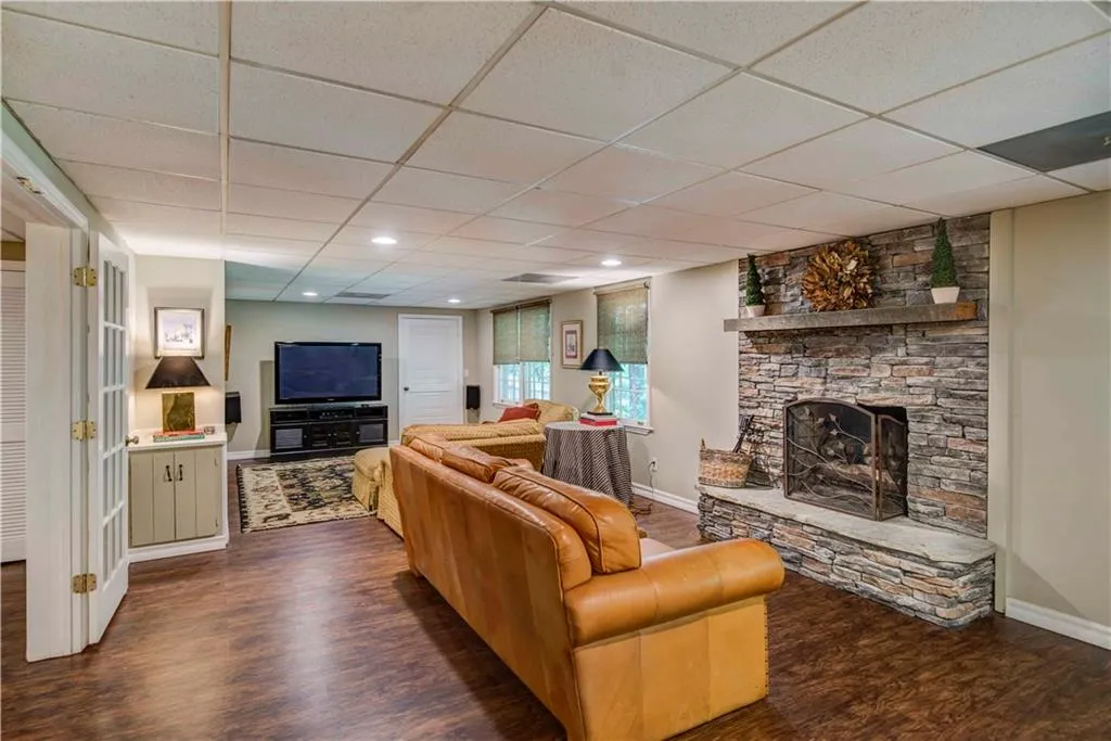 8865 Buckhorn, Sandy Springs, Georgia 30350, 4 Bedrooms Bedrooms, ,3 BathroomsBathrooms,Residential,Sold,8865 Buckhorn,5720726