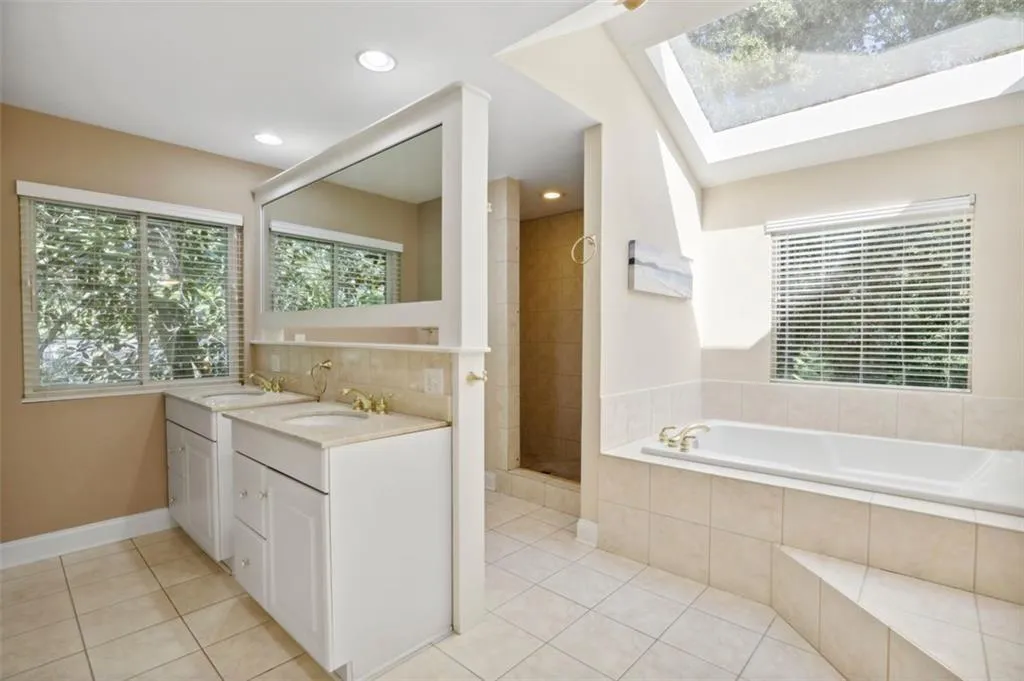 4624 Meadow Valley Drive, Atlanta, Georgia 30342, 6 Bedrooms Bedrooms, ,5 BathroomsBathrooms,Residential,Sold,4624 Meadow Valley Drive,7170227