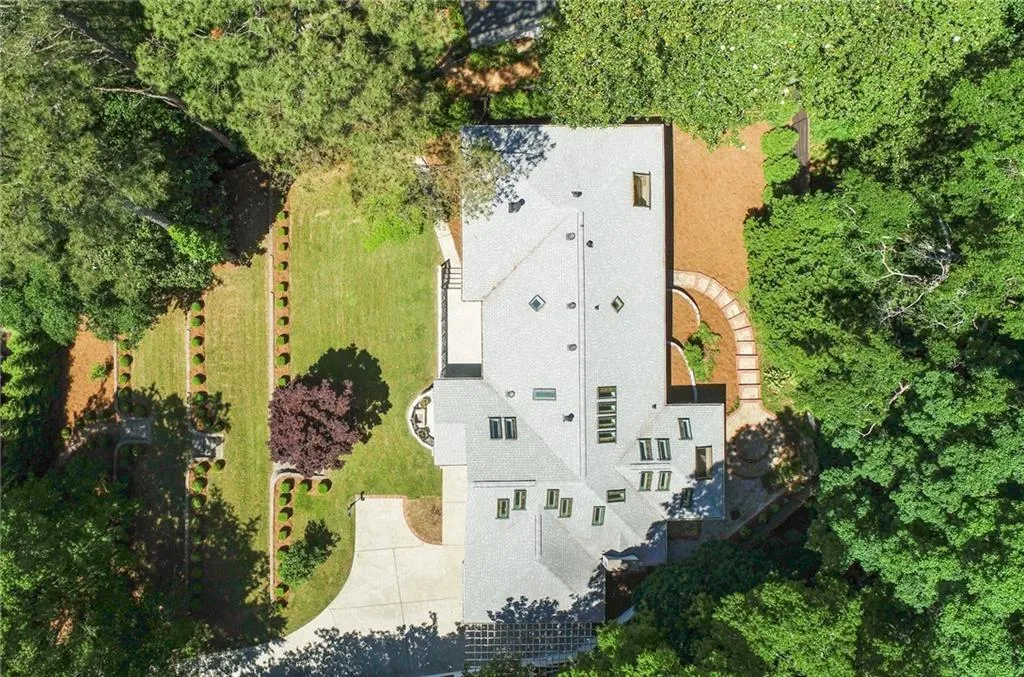 4624 Meadow Valley Drive, Atlanta, Georgia 30342, 6 Bedrooms Bedrooms, ,5 BathroomsBathrooms,Residential,Sold,4624 Meadow Valley Drive,7170227