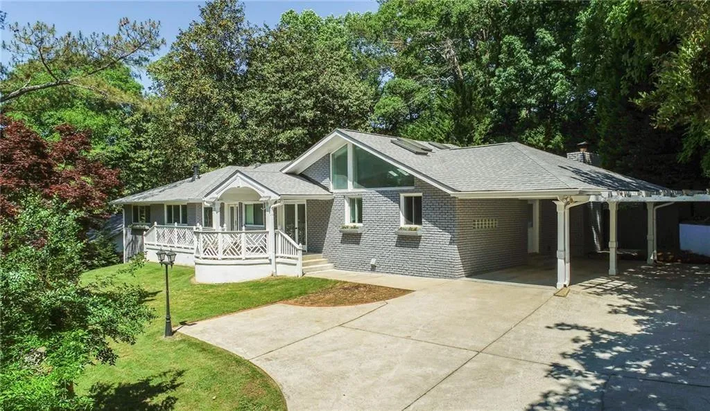 4624 Meadow Valley Drive, Atlanta, Georgia 30342, 6 Bedrooms Bedrooms, ,5 BathroomsBathrooms,Residential,Sold,4624 Meadow Valley Drive,7170227