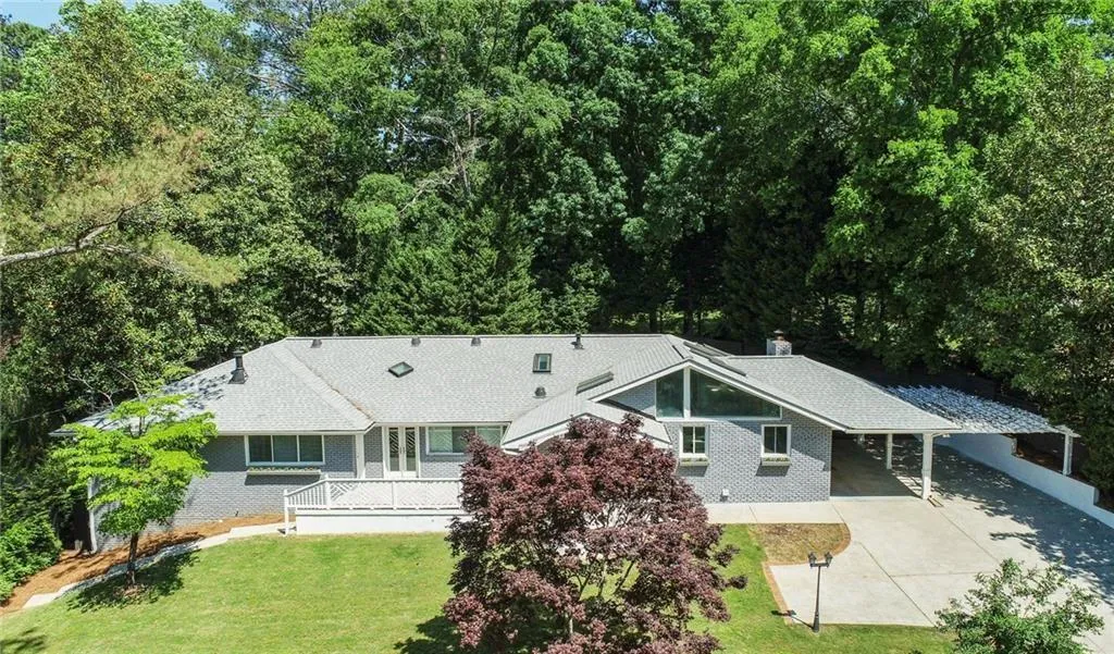 4624 Meadow Valley Drive, Atlanta, Georgia 30342, 6 Bedrooms Bedrooms, ,5 BathroomsBathrooms,Residential,Sold,4624 Meadow Valley Drive,7170227
