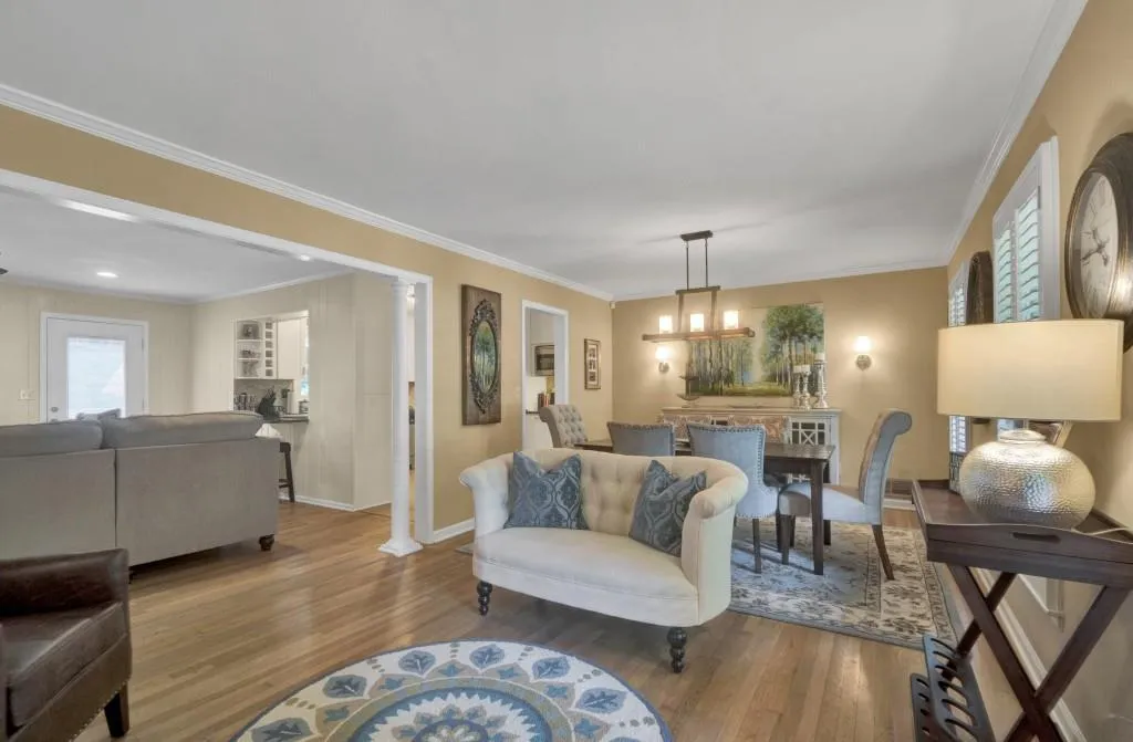 5790 Kayron Drive, Sandy Springs, Georgia 30328, 3 Bedrooms Bedrooms, ,2 BathroomsBathrooms,Residential,Sold,5790 Kayron Drive,5895398