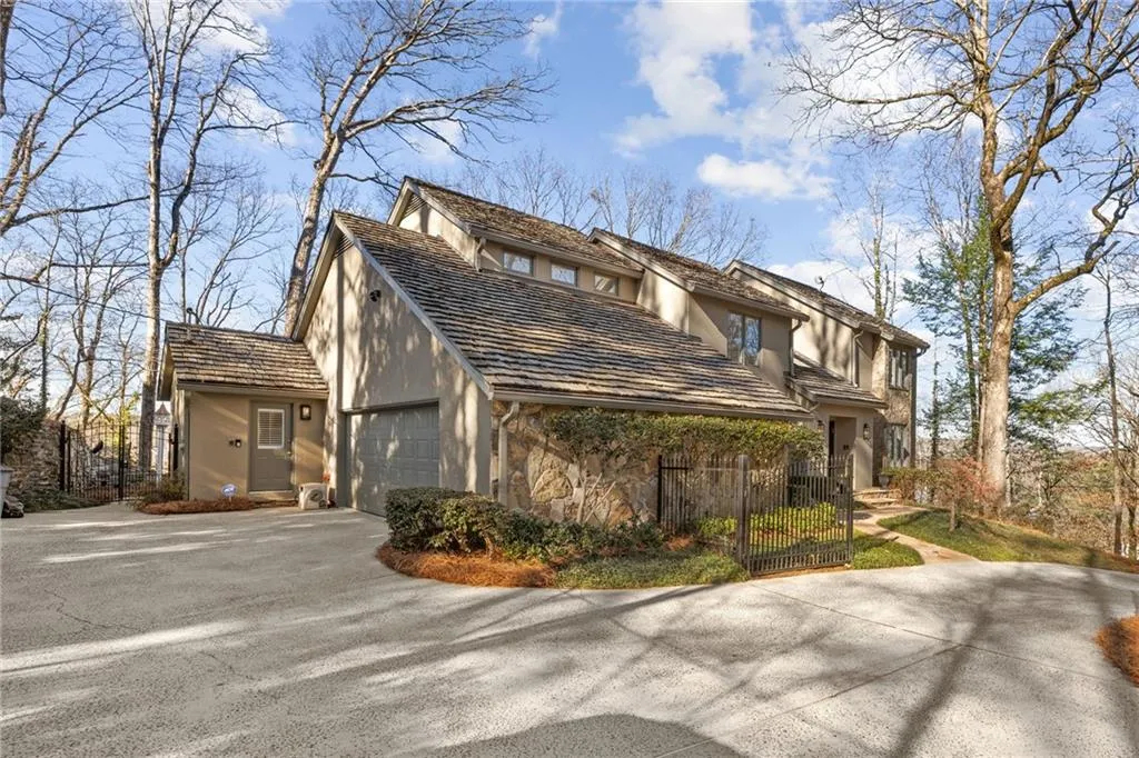 1095 Edgewater Drive, Sandy Springs, Georgia 30328, 5 Bedrooms Bedrooms, ,4 BathroomsBathrooms,Residential,Sold,1095 Edgewater Drive,7709720