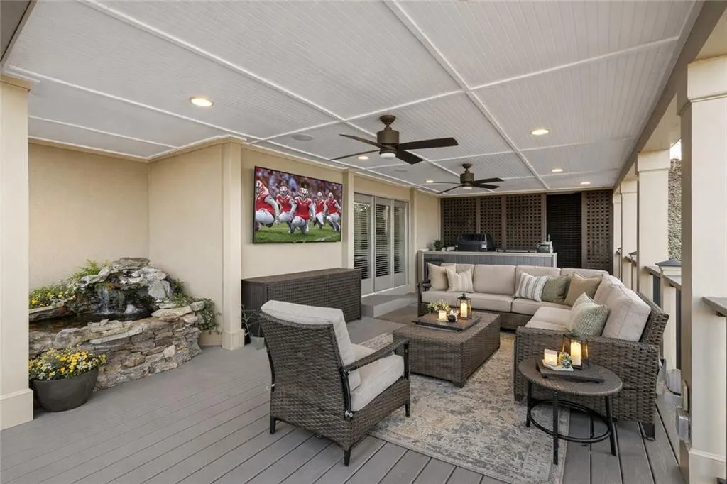 1095 Edgewater Drive, Sandy Springs, Georgia 30328, 5 Bedrooms Bedrooms, ,4 BathroomsBathrooms,Residential,Sold,1095 Edgewater Drive,7709720