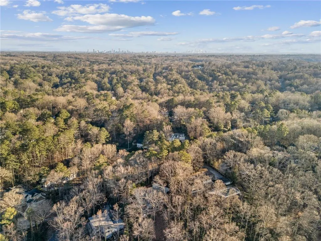 1095 Edgewater Drive, Sandy Springs, Georgia 30328, 5 Bedrooms Bedrooms, ,4 BathroomsBathrooms,Residential,Sold,1095 Edgewater Drive,7709720