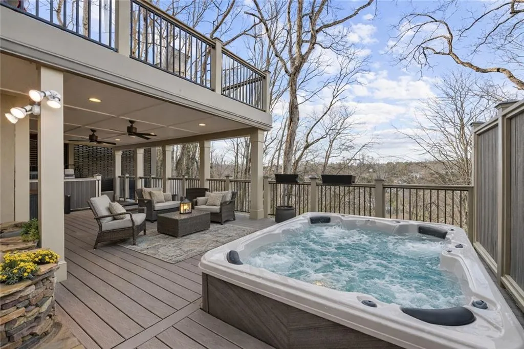 1095 Edgewater Drive, Sandy Springs, Georgia 30328, 5 Bedrooms Bedrooms, ,4 BathroomsBathrooms,Residential,Sold,1095 Edgewater Drive,7709720