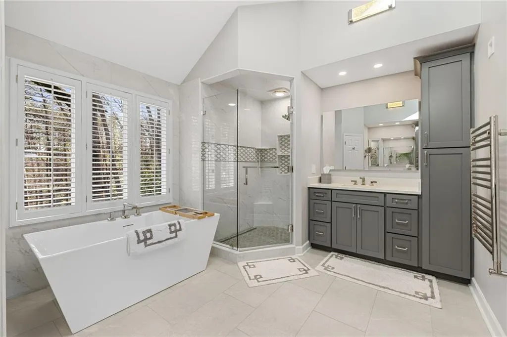 1095 Edgewater Drive, Sandy Springs, Georgia 30328, 5 Bedrooms Bedrooms, ,4 BathroomsBathrooms,Residential,Sold,1095 Edgewater Drive,7709720