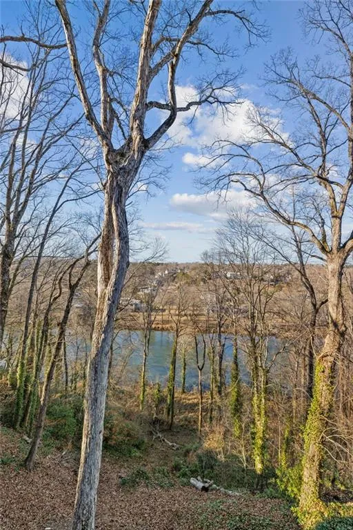 1095 Edgewater Drive, Sandy Springs, Georgia 30328, 5 Bedrooms Bedrooms, ,4 BathroomsBathrooms,Residential,Sold,1095 Edgewater Drive,7709720