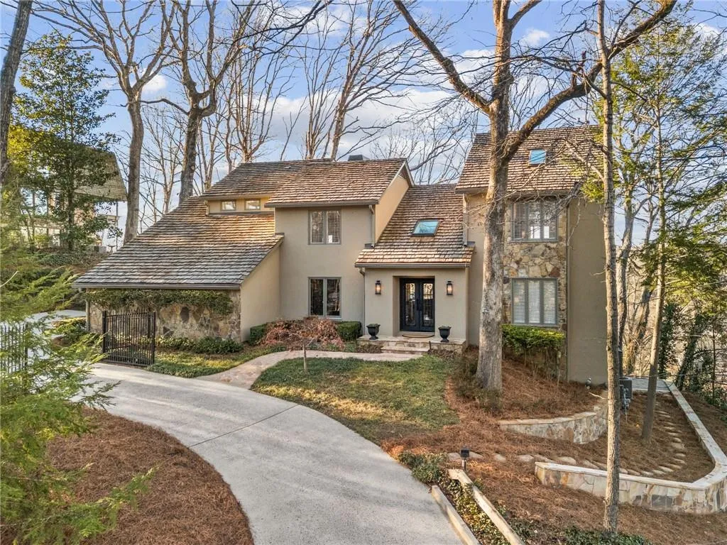 1095 Edgewater Drive, Sandy Springs, Georgia 30328, 5 Bedrooms Bedrooms, ,4 BathroomsBathrooms,Residential,Sold,1095 Edgewater Drive,7709720