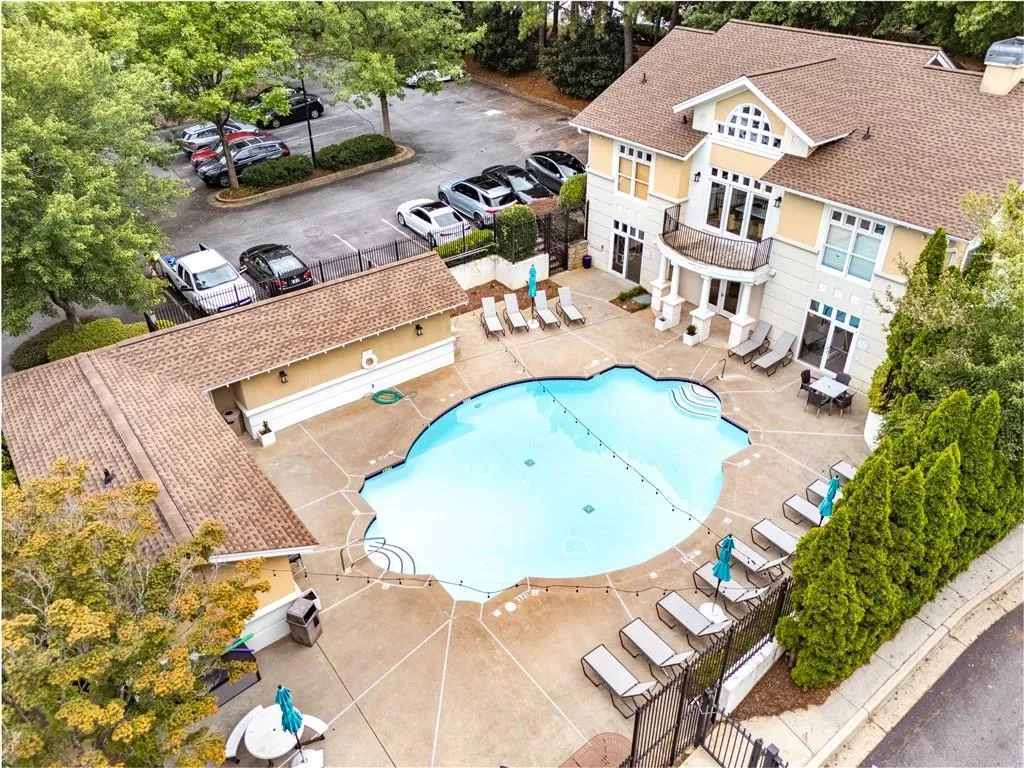2700 Pine Tree Road Ne Unit 1015, Atlanta, Georgia 30324, 1 Bedroom Bedrooms, ,1 BathroomBathrooms,Residential,For Sale,2700 Pine Tree Road Ne Unit 1015,7560341