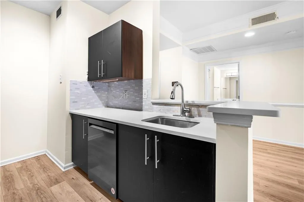 2700 Pine Tree Road Ne Unit 1015, Atlanta, Georgia 30324, 1 Bedroom Bedrooms, ,1 BathroomBathrooms,Residential,For Sale,2700 Pine Tree Road Ne Unit 1015,7560341