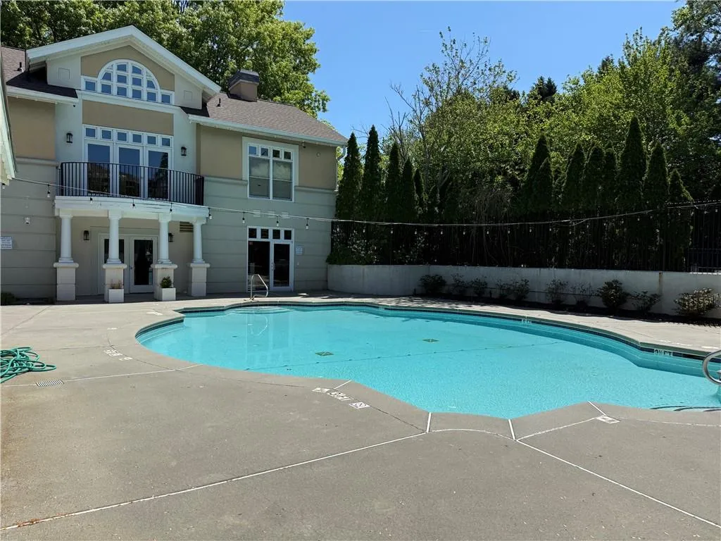 2700 Pine Tree Road Ne Unit 1015, Atlanta, Georgia 30324, 1 Bedroom Bedrooms, ,1 BathroomBathrooms,Residential,For Sale,2700 Pine Tree Road Ne Unit 1015,7560341
