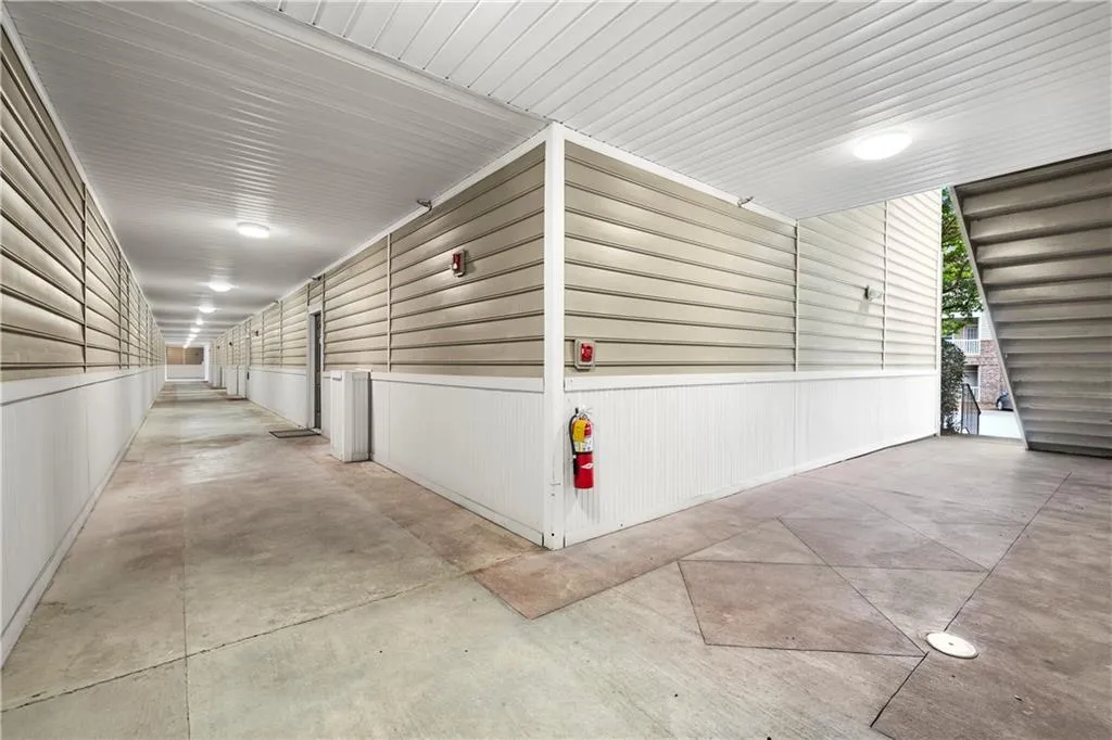 2700 Pine Tree Road Ne Unit 1015, Atlanta, Georgia 30324, 1 Bedroom Bedrooms, ,1 BathroomBathrooms,Residential,For Sale,2700 Pine Tree Road Ne Unit 1015,7560341