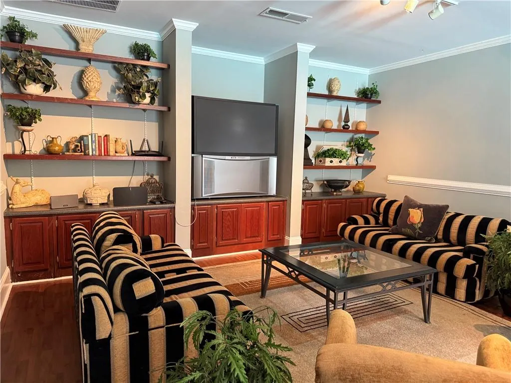 2700 Pine Tree Road Ne Unit 1015, Atlanta, Georgia 30324, 1 Bedroom Bedrooms, ,1 BathroomBathrooms,Residential,For Sale,2700 Pine Tree Road Ne Unit 1015,7560341