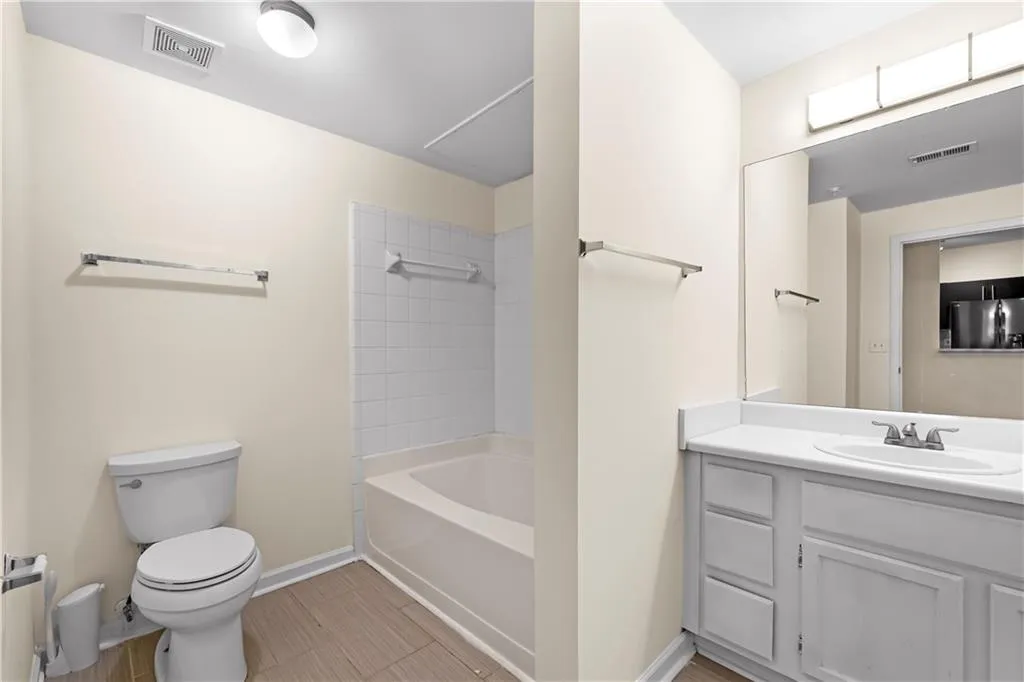 2700 Pine Tree Road Ne Unit 1015, Atlanta, Georgia 30324, 1 Bedroom Bedrooms, ,1 BathroomBathrooms,Residential,For Sale,2700 Pine Tree Road Ne Unit 1015,7560341