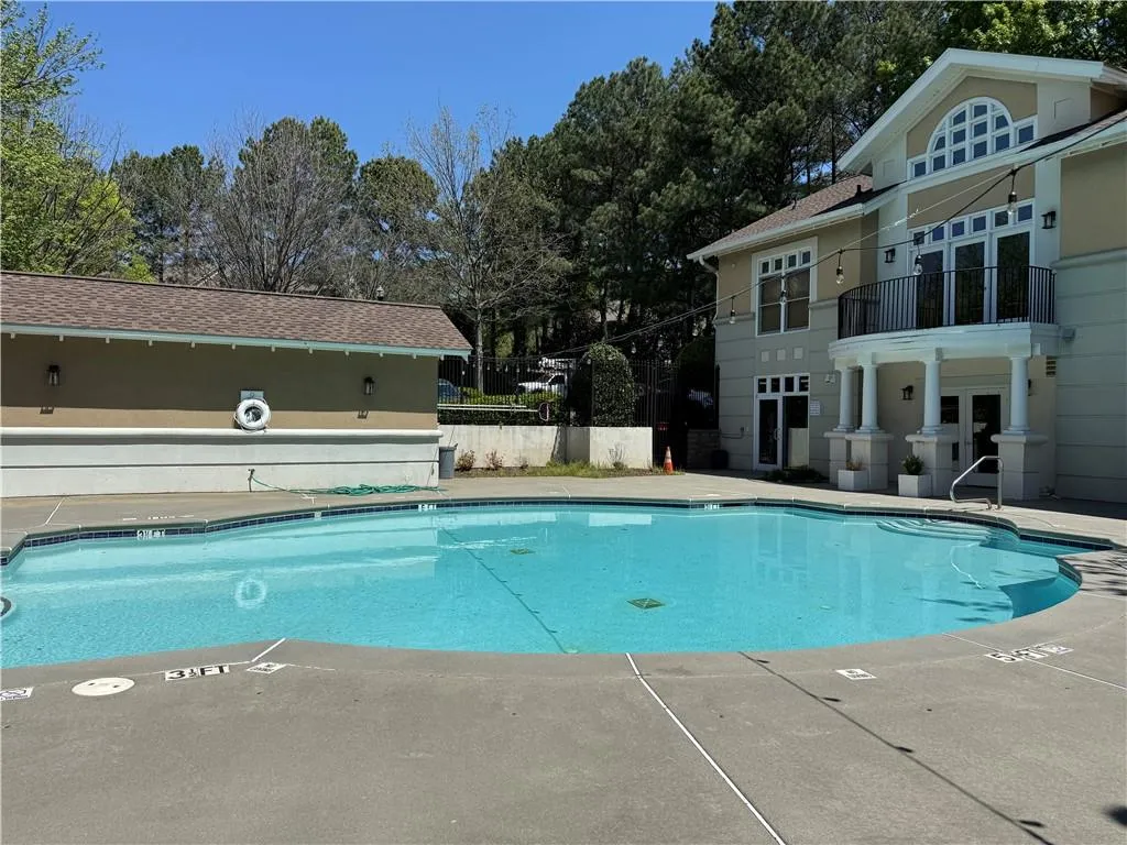 2700 Pine Tree Road Ne Unit 1015, Atlanta, Georgia 30324, 1 Bedroom Bedrooms, ,1 BathroomBathrooms,Residential,For Sale,2700 Pine Tree Road Ne Unit 1015,7560341