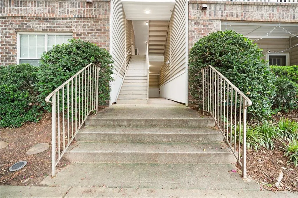 2700 Pine Tree Road Ne Unit 1015, Atlanta, Georgia 30324, 1 Bedroom Bedrooms, ,1 BathroomBathrooms,Residential,For Sale,2700 Pine Tree Road Ne Unit 1015,7560341