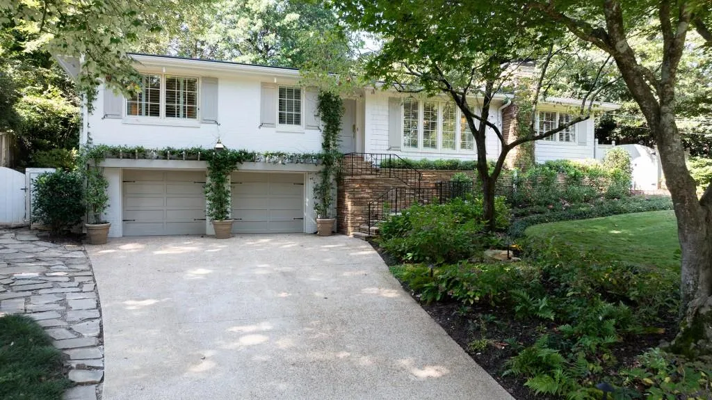 964 Buckingham Circle Nw, Atlanta, Georgia 30327, 4 Bedrooms Bedrooms, 0 ,4 BathroomsBathrooms,Residential,Sold,964 Buckingham Circle Nw,7701613
