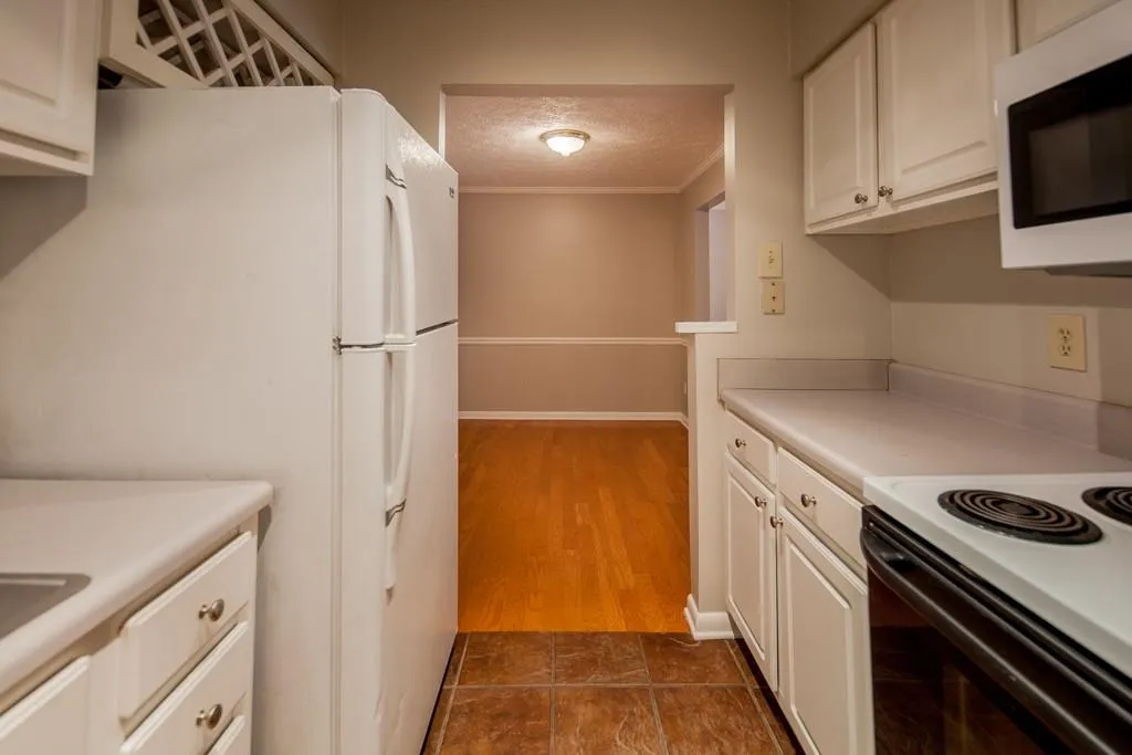 5147 Roswell Road Ne Unit 7, Atlanta, Georgia 30342, 2 Bedrooms Bedrooms, ,1 BathroomBathrooms,Residential,Sold,5147 Roswell Road Ne Unit 7,5830210