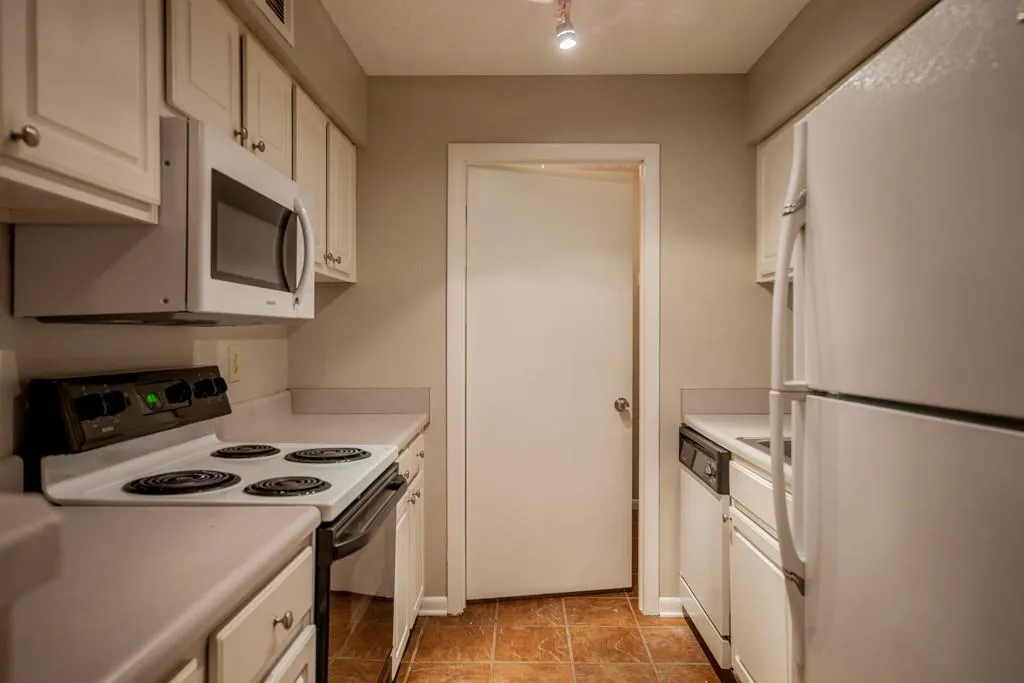 5147 Roswell Road Ne Unit 7, Atlanta, Georgia 30342, 2 Bedrooms Bedrooms, ,1 BathroomBathrooms,Residential,Sold,5147 Roswell Road Ne Unit 7,5830210