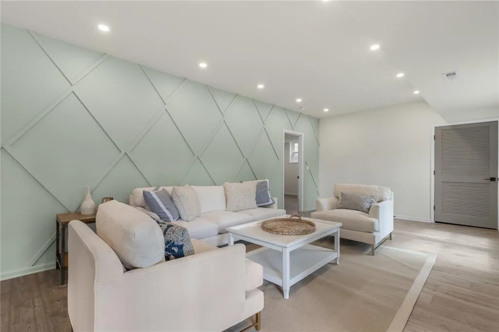 980 Winding Creek Trail, Sandy Springs, Georgia 30328, 6 Bedrooms Bedrooms, ,4 BathroomsBathrooms,Residential,Sold,980 Winding Creek Trail,7022733