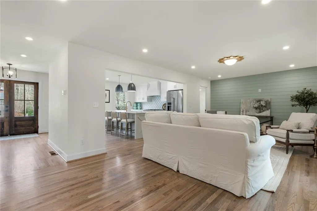 980 Winding Creek Trail, Sandy Springs, Georgia 30328, 6 Bedrooms Bedrooms, ,4 BathroomsBathrooms,Residential,Sold,980 Winding Creek Trail,7022733