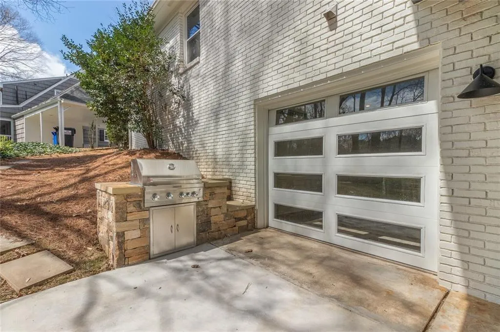 980 Winding Creek Trail, Sandy Springs, Georgia 30328, 6 Bedrooms Bedrooms, ,4 BathroomsBathrooms,Residential,Sold,980 Winding Creek Trail,7022733