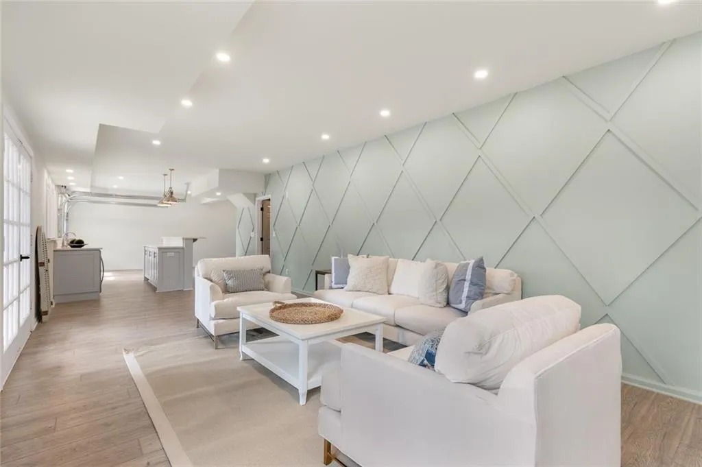 980 Winding Creek Trail, Sandy Springs, Georgia 30328, 6 Bedrooms Bedrooms, ,4 BathroomsBathrooms,Residential,Sold,980 Winding Creek Trail,7022733